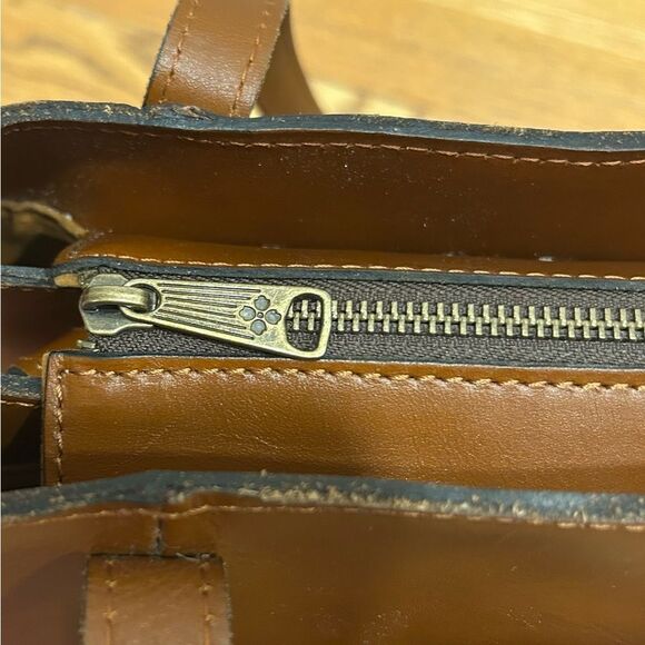 Patricia Nash Heritage Tan Chantilly Vegan Shoulder Bag Style P64501 MSRP 269.00 - Picture 13 of 16